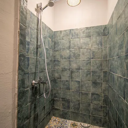 Gueney'in 5 Odasi * דטקה